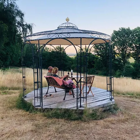 Schwedischer Shelter Unter Buchen Campsite